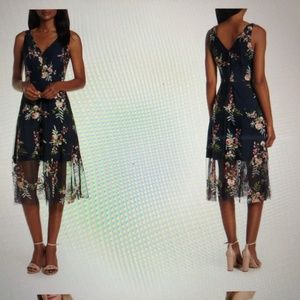 Vince Camuto Size 8 navy dress with embroidery - EUC